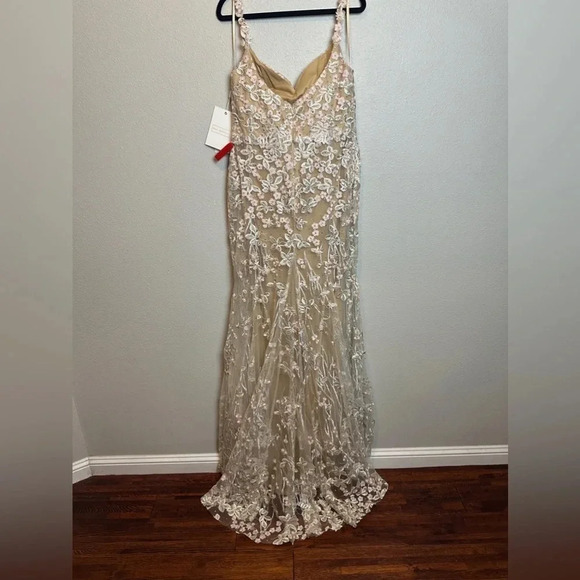 $798 NWTs Mac Duggal FLORAL EMBROIDERED CORSET BODICE GOWN size 10 - Picture 10 of 13